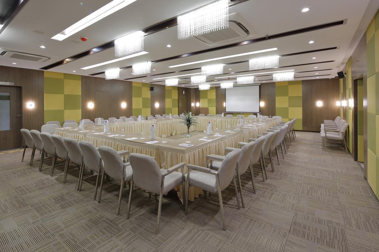 Hotel Pragati The Grand Ahmedabad Exterior photo