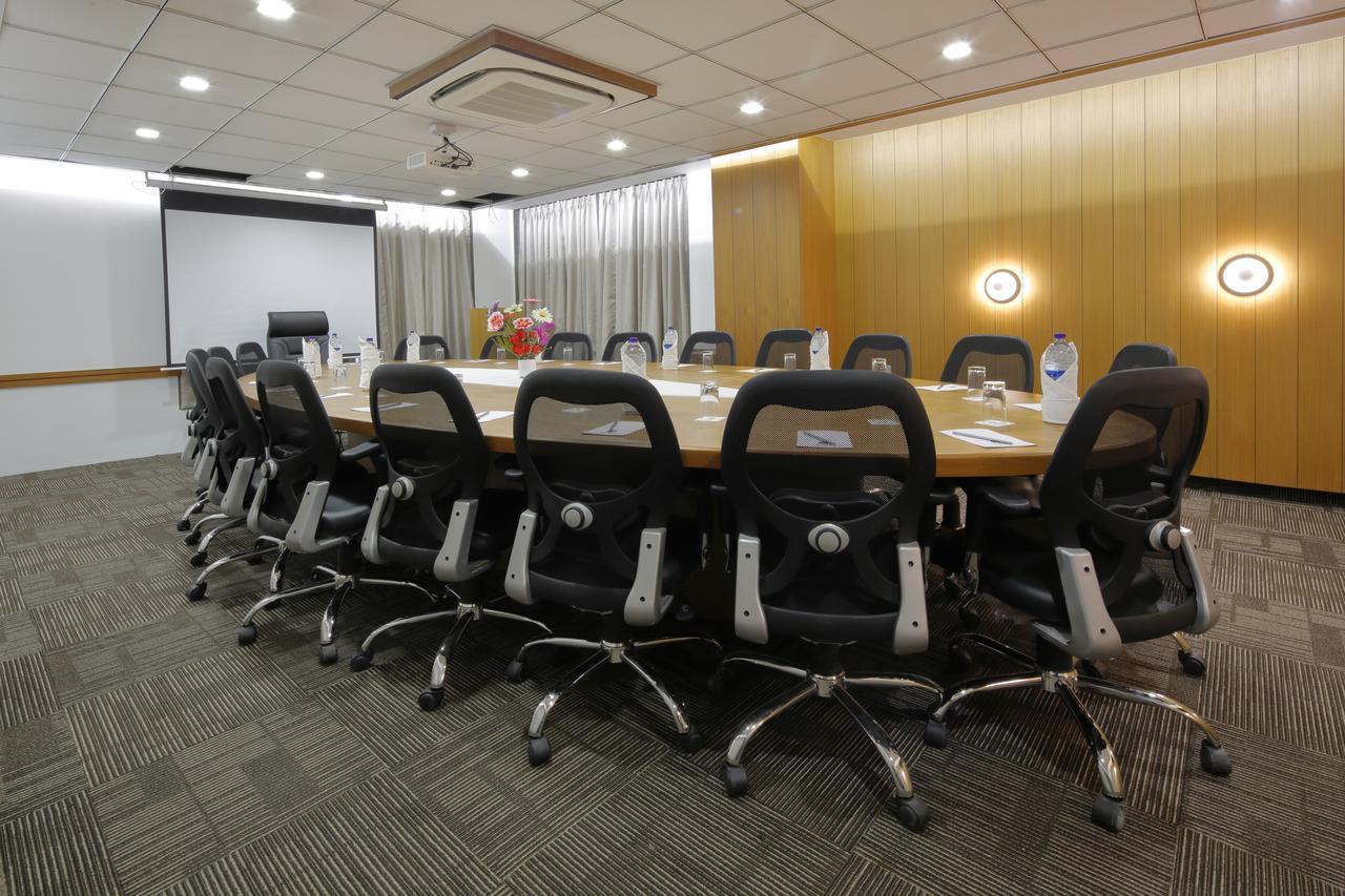 Hotel Pragati The Grand Ahmedabad Exterior photo