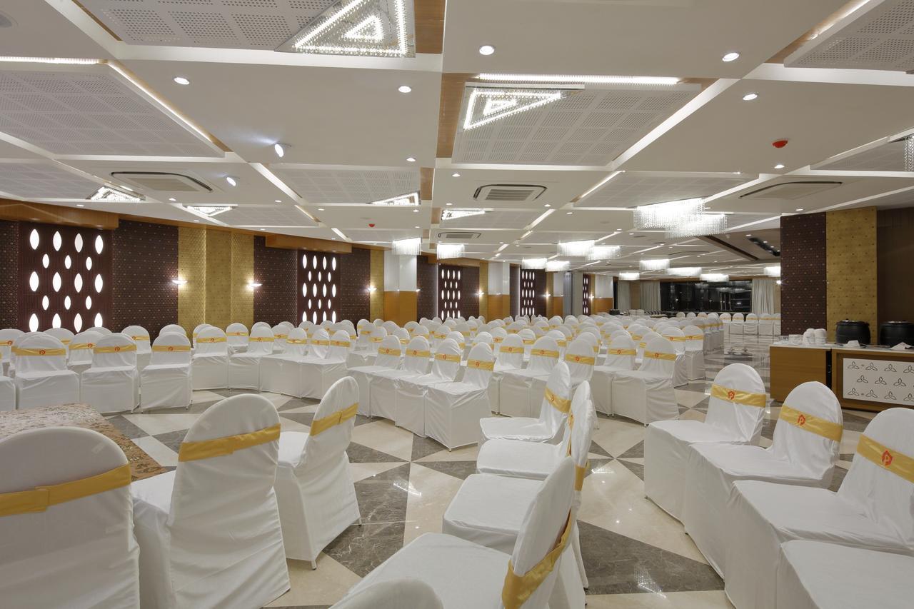Hotel Pragati The Grand Ahmedabad Exterior photo