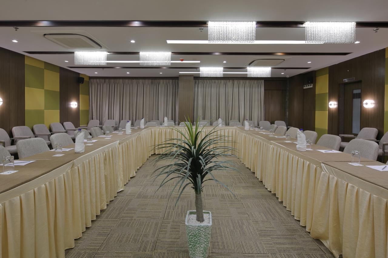 Hotel Pragati The Grand Ahmedabad Exterior photo
