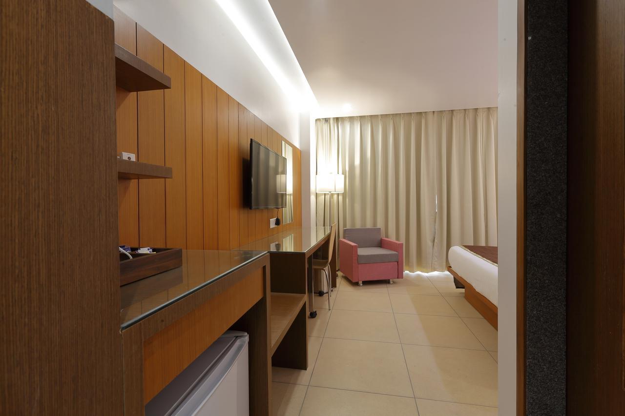 Hotel Pragati The Grand Ahmedabad Exterior photo