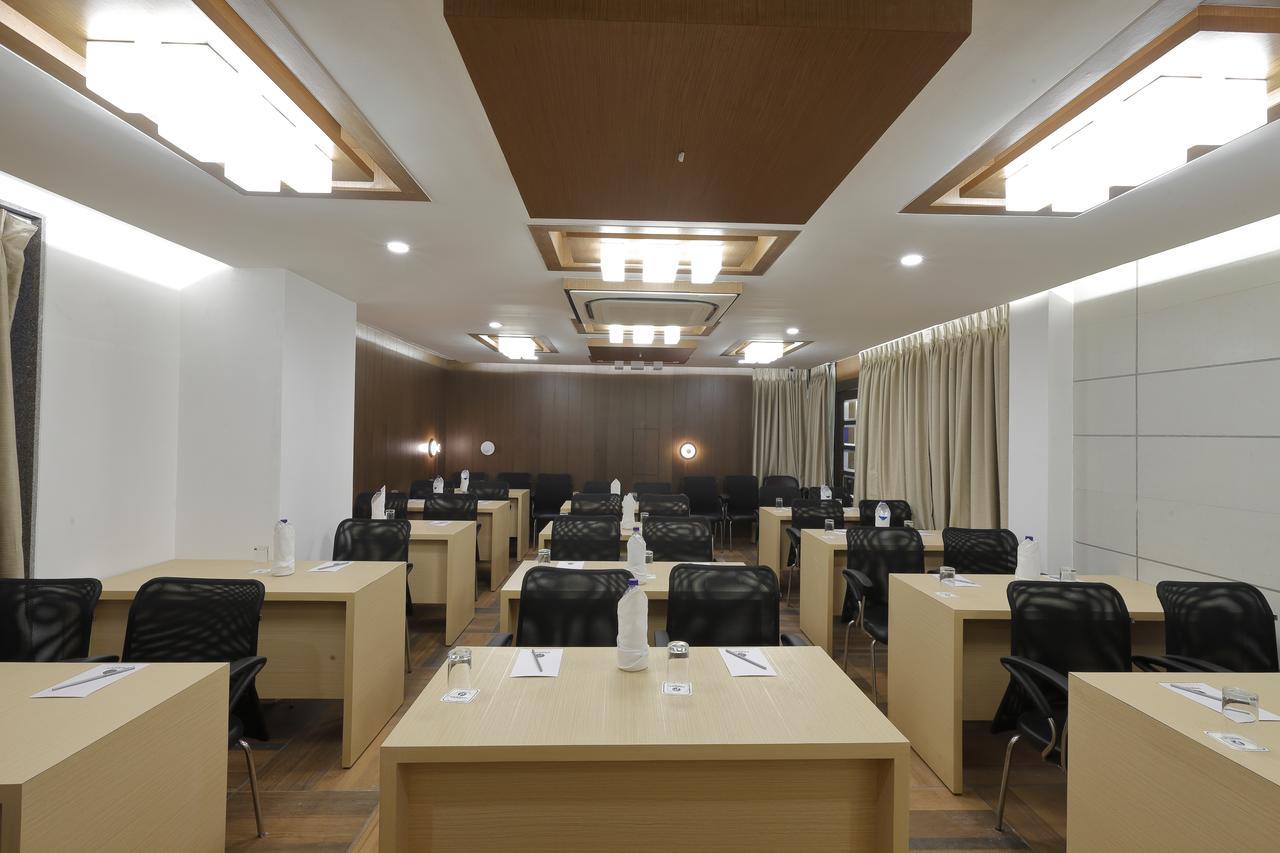Hotel Pragati The Grand Ahmedabad Exterior photo