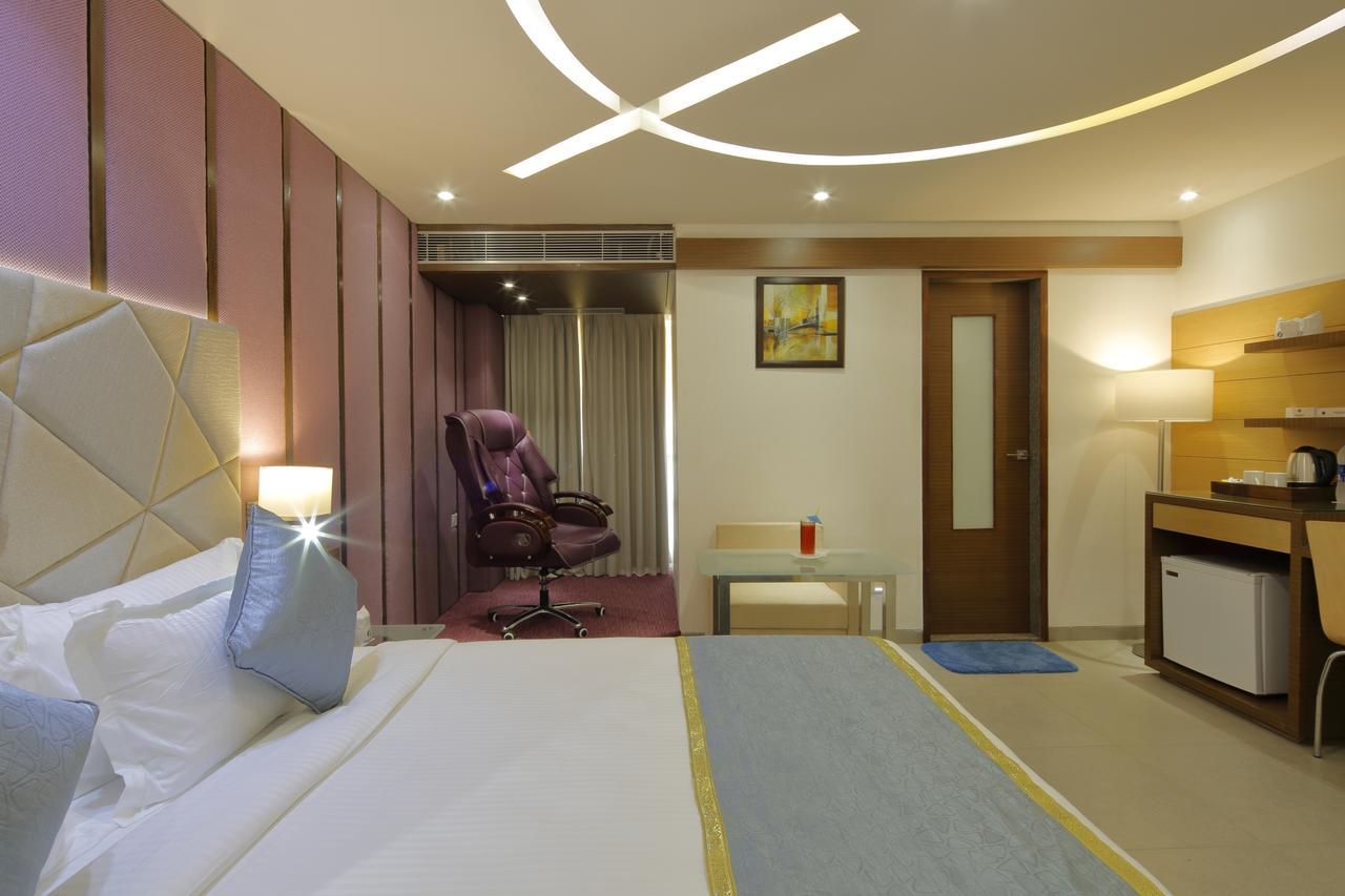 Hotel Pragati The Grand Ahmedabad Exterior photo